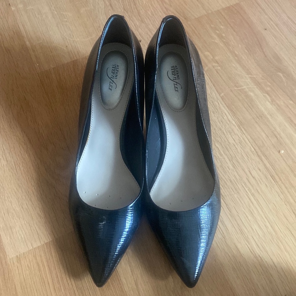 These are black Alfani heels size 7.5.
